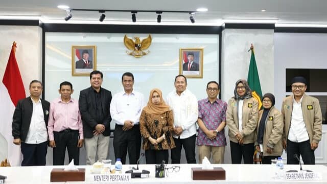 Mentan Amran Tantang UNESA Kembangkan Benih Kedelai Unggul, Dukung Swasembada