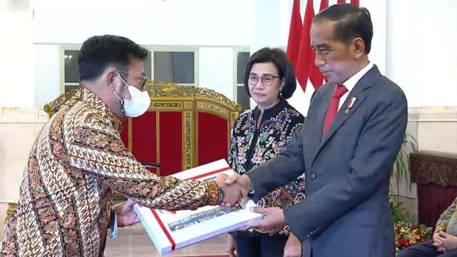 Presiden Jokowi Serahkan DIPA 2023 ke Mentan SYL