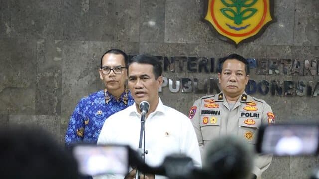 Kesejahteraan Meningkat, Mentan Amran: Petani Bahagia, Harga Kelapa Naik