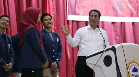 Mentan Amran Beri Kuliah Umum di Politeknik Pertanian Negeri Payakumbuh Sumbar