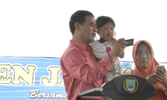 Sisi Lain Mentri Pertanian Andi Amran Sulaiman dalam Membahagiakan para Petani Probolinggo. Jawa Timur