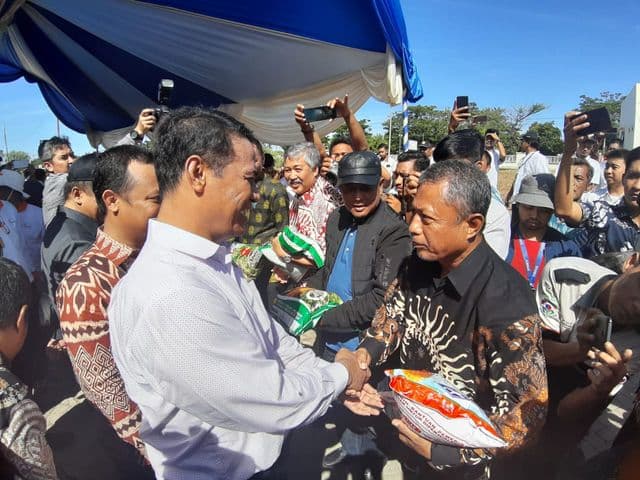 Mentan Amran Selalu Peka Membantu Masyarakat yang Kena Musibah