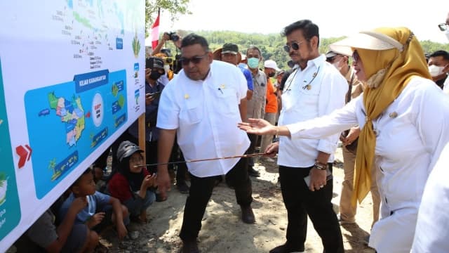 Mentan SYL Tinjau Lokasi Pengembangan Kelapa Genjah di Karanganyar