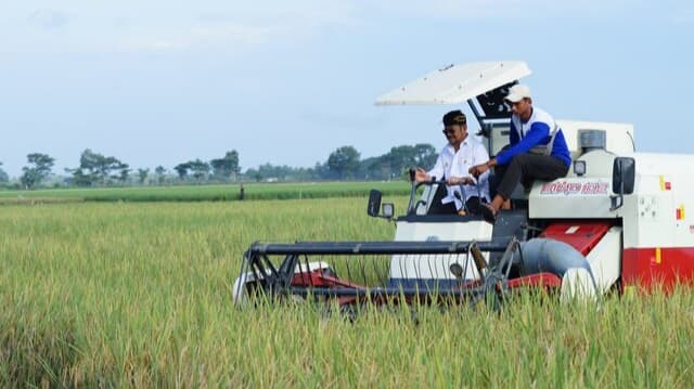 Panen Padi di Kabupaten Bekasi Melimpah, ini Pesan dan Harapan Petani