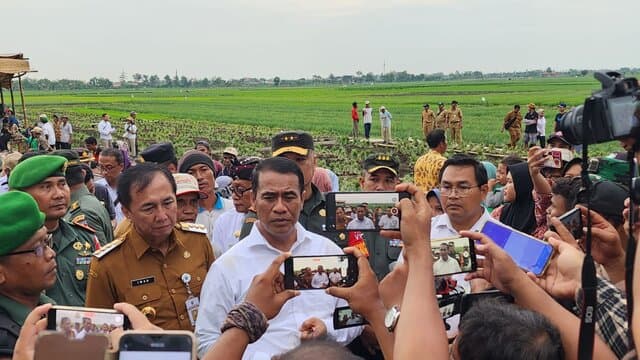 Panen Bawang Merah di Kabupaten Brebes, Mentan: Saya Senang Performa Produksinya Semakin Baik