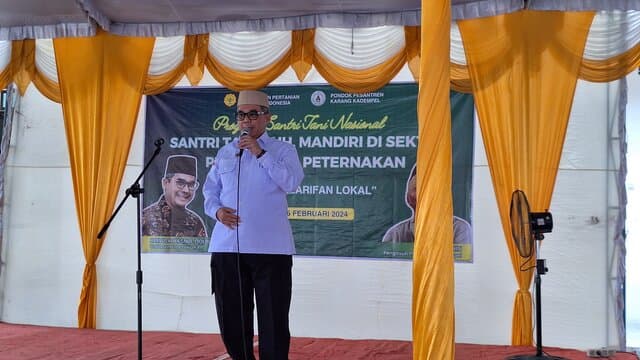 Wamentan Ajak Santri di Madiun Terjun ke Sektor Pertanian