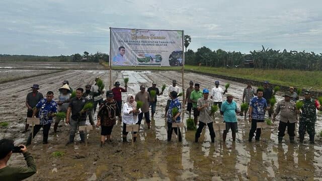 Kawal Peningkatan Produksi Padi, Kementan Lakukan Gerakan Tanam di Sulawesi Selatan