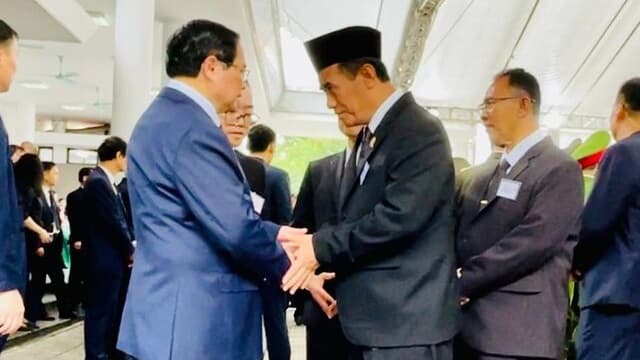 Mentan Mewakili Presiden RI Ucapkan Belasungkawa Pada Rakyat Vietnam