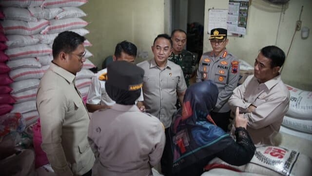 Mentan Amran dan Wamentan Sudaryono Temukan Beras Dijual di Atas HET Saat Sidak Toko Beras di Magelang