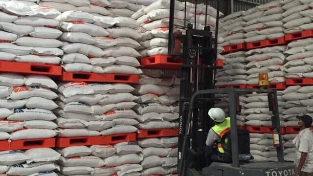 Stok Beras Tembus 3,8 Juta Ton, Sinergi Pemerintah dan Bulog Antar Indonesia Selangkah Lagi Menuju Swasembada Beras