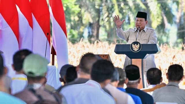 Produksi Beras-Jagung Melimpah, Presiden Prabowo Bersyukur Didampingi Tokoh Patriotik Seperti Mentan Amran