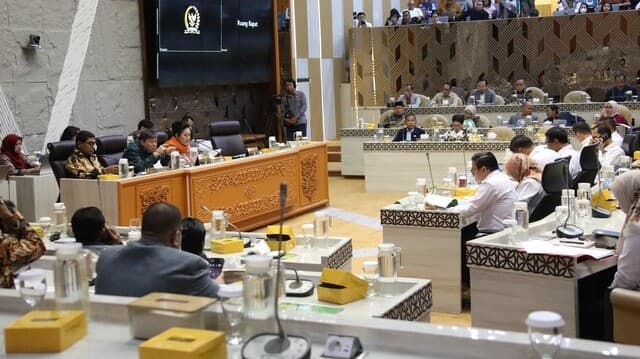 Produksi Surplus 3,7 Juta Ton, Komisi IV Apresiasi Mentan Amran
