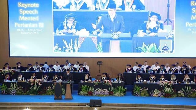 Mentan Amran Ajak Lulusan ITS Jadi Penggerak Inovasi  Ketahanan Pangan Global