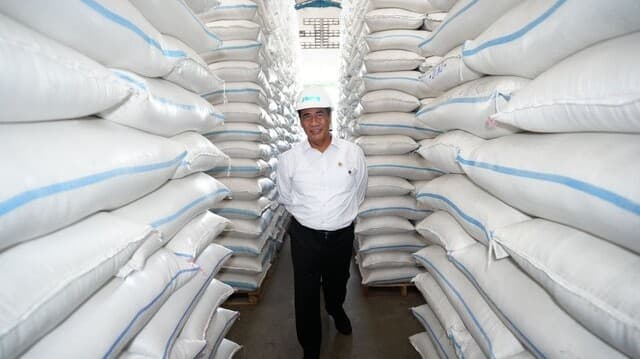 Mentan Amran Pastikan Stok Beras Nasional Aman, Gudang Bulog Penuh, Stok 5,3 Juta Ton