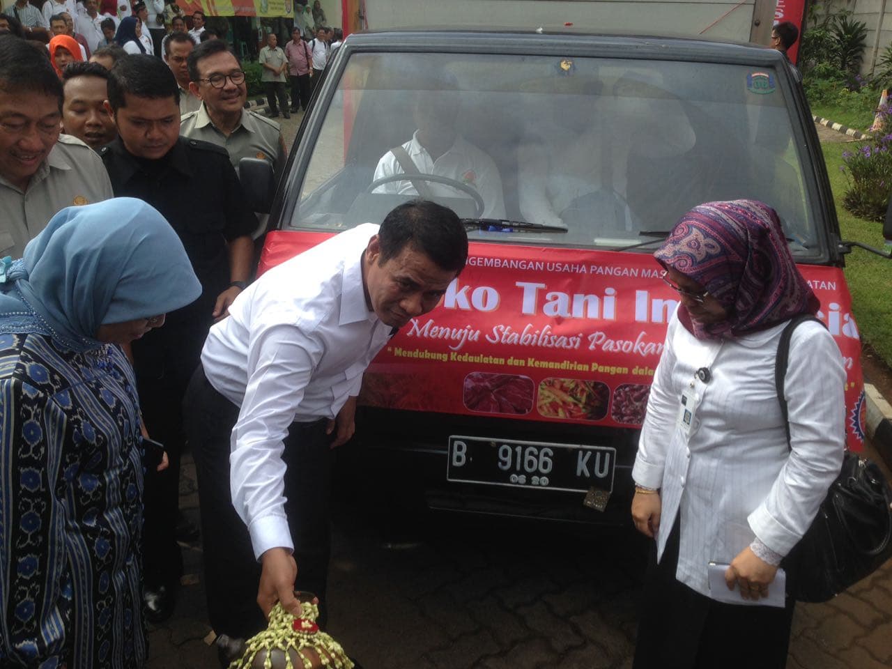 Menteri Pertanian Resmikan Pengiriman Perdana Pangan ke 22 Toko Tani di Jakarta