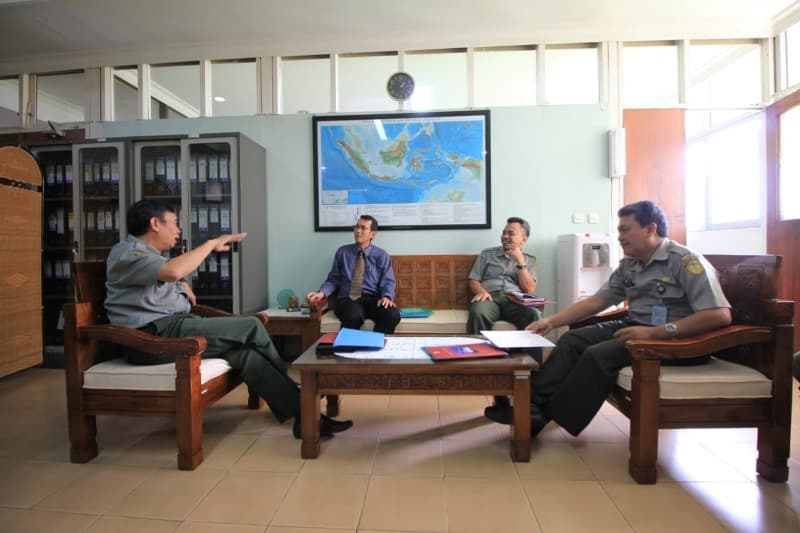 PT Tunas Baru Lampung Tertarik Gunakan Feromon. Balitbangtan