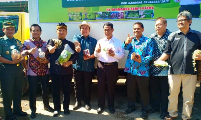 Mentan Lepas Ekspor 42 Komoditas Hortikultura dari Jawa Barat ke 12 Negara