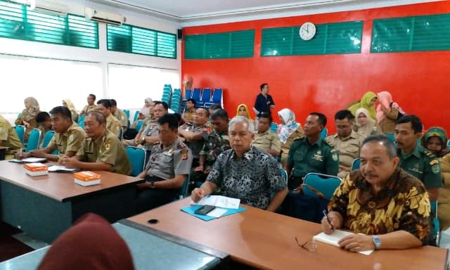 Sinergi Kementan dan Pemda Cirebon Akselerasikan Bantuan  Ayam Kampung Bagi RTM