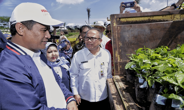 Di Bandung Barat, Mentan Amran Lepas Ekspor Komoditas Hortikultura dan Bantuan untuk Petani