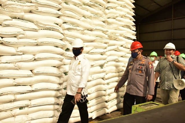 Mentan Syahrul Cek Stok Pabrik Gula di Cilegon, 250 Ribu Ton Siap Guyur Pasar