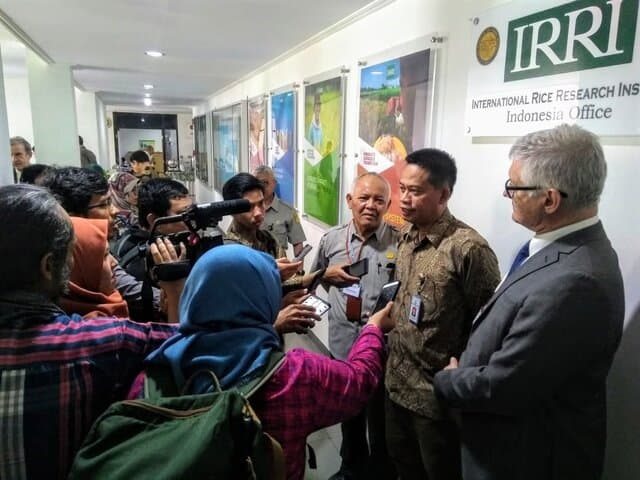 IRRI dan Indonesia Menandatangani Rencana Kerja 5 Tahun Untuk Meningkatkan Produktivitas Pertanian dan Mata Pencaharian Petani