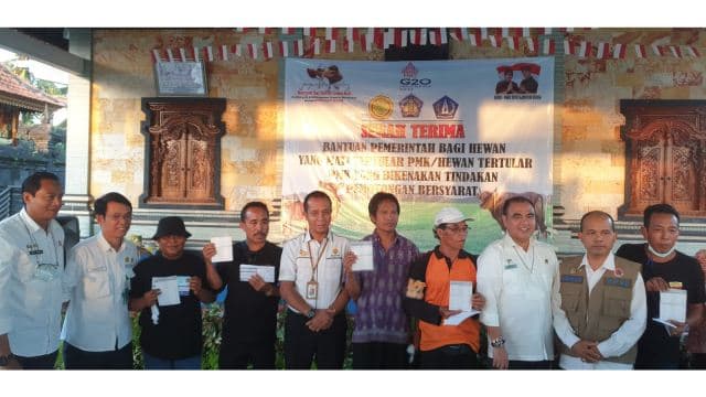 Kementan Salurkan Bantuan Bagi Peternak Terdampak PMK di Bali