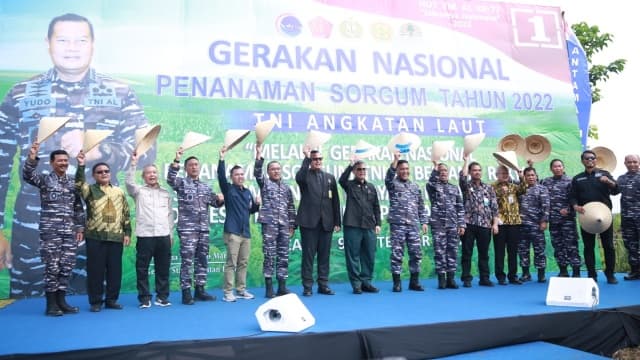 Dukung Program Ketahanan Pangan Nasional, TNI Angkatan Laut Bersama Kementan Lakukan Gerakan Nasional Penanaman Sorgum