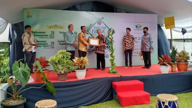 Kementan Berikan Penghargaan Flori Pada Flora Festival di Bogor