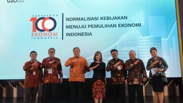 Kepada 100 Ekonom, Jokowi Bangga Indonesia Capai Swasembada Beras