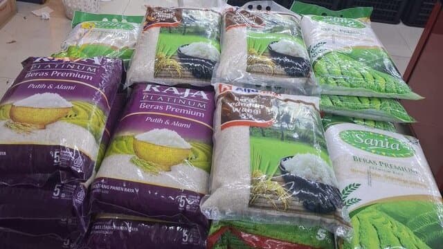 Beras Premium Kembali Muncul di Ritel, Harga Turun Rp 1.000 di bawah HET