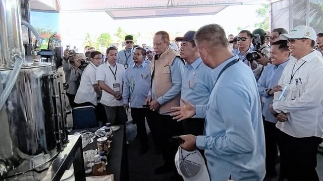 Menteri Pertanian Tinjau Gelar Teknologi Hilirisasi Perkebunan pada PENAS Petani Nelayan XVII di Gorontalo