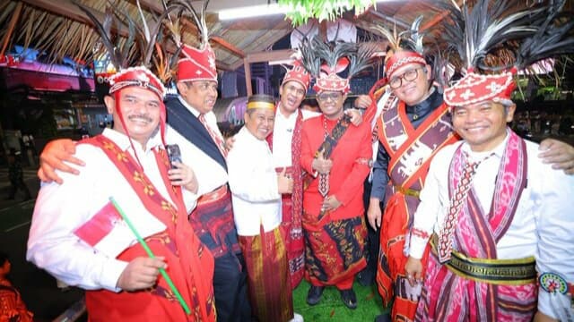 Adriano Mahasiswa Alor Ramaikan Karnaval Kementan, Serukan Pertanian Berdiri di Kaki Sendiri!